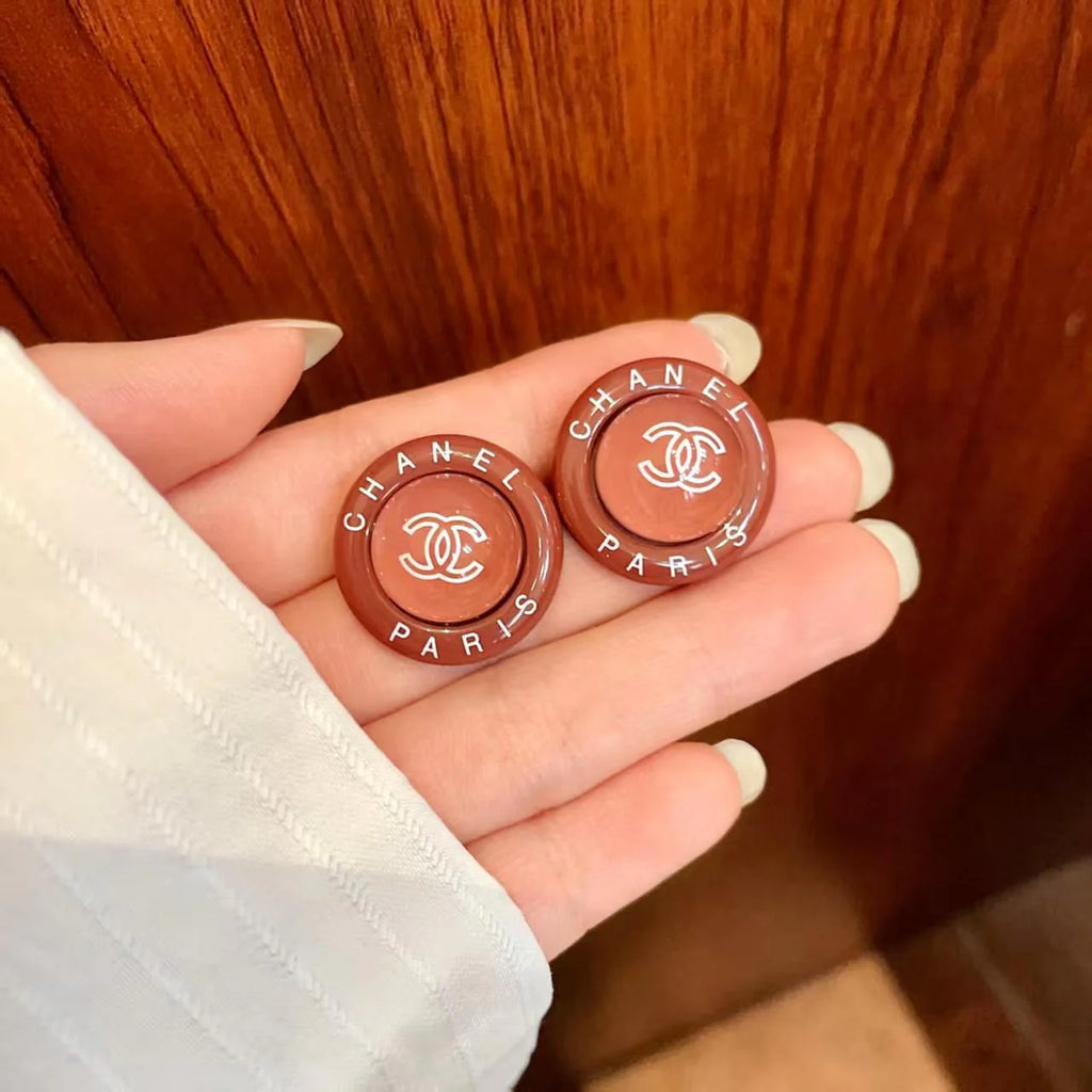 New round letter earrings