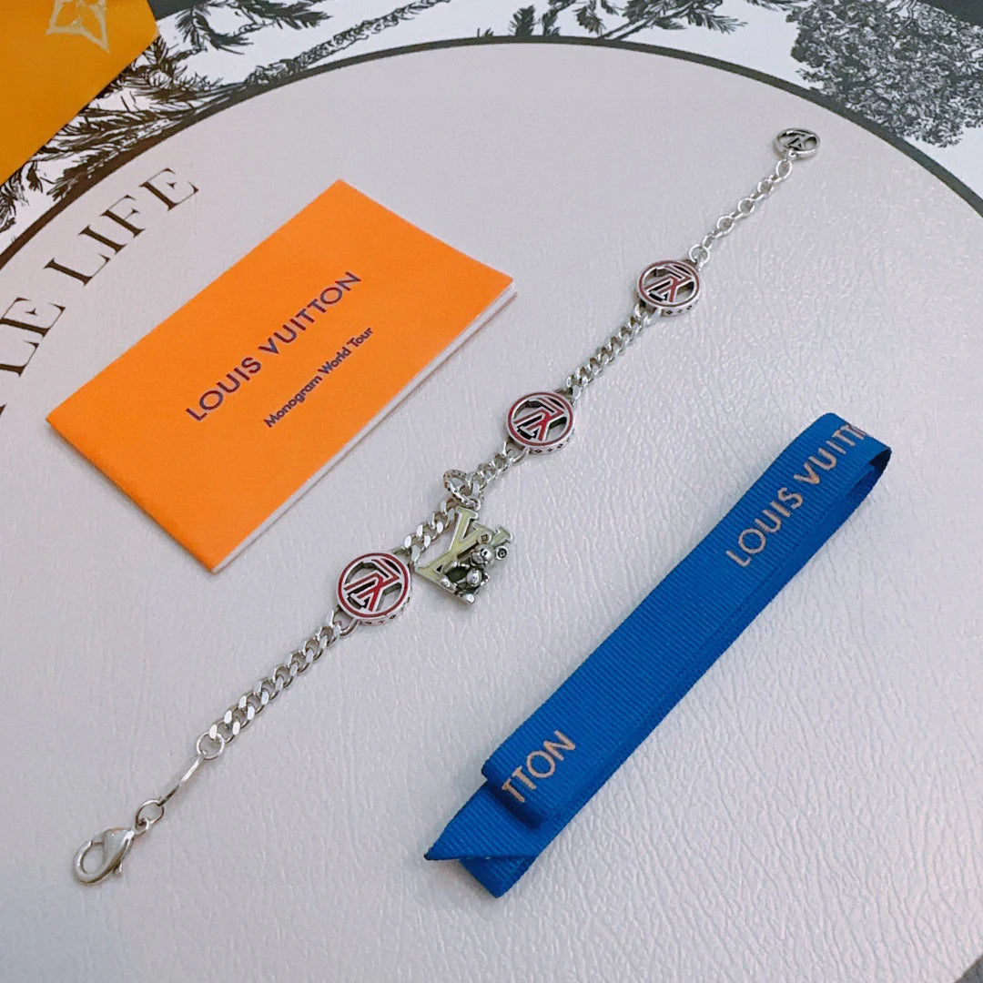 Retro and trendy fashion bracelet