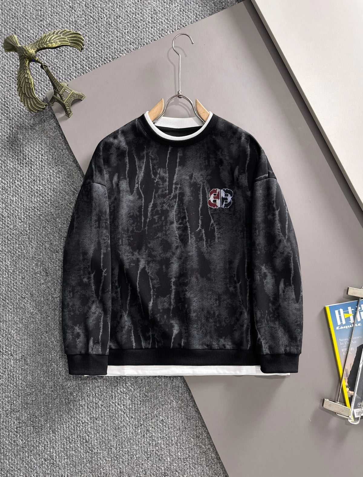 New round neck sweatshirt with long sleeves