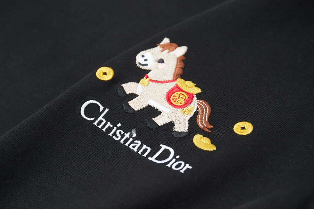 Light luxury embroidered T-shirt