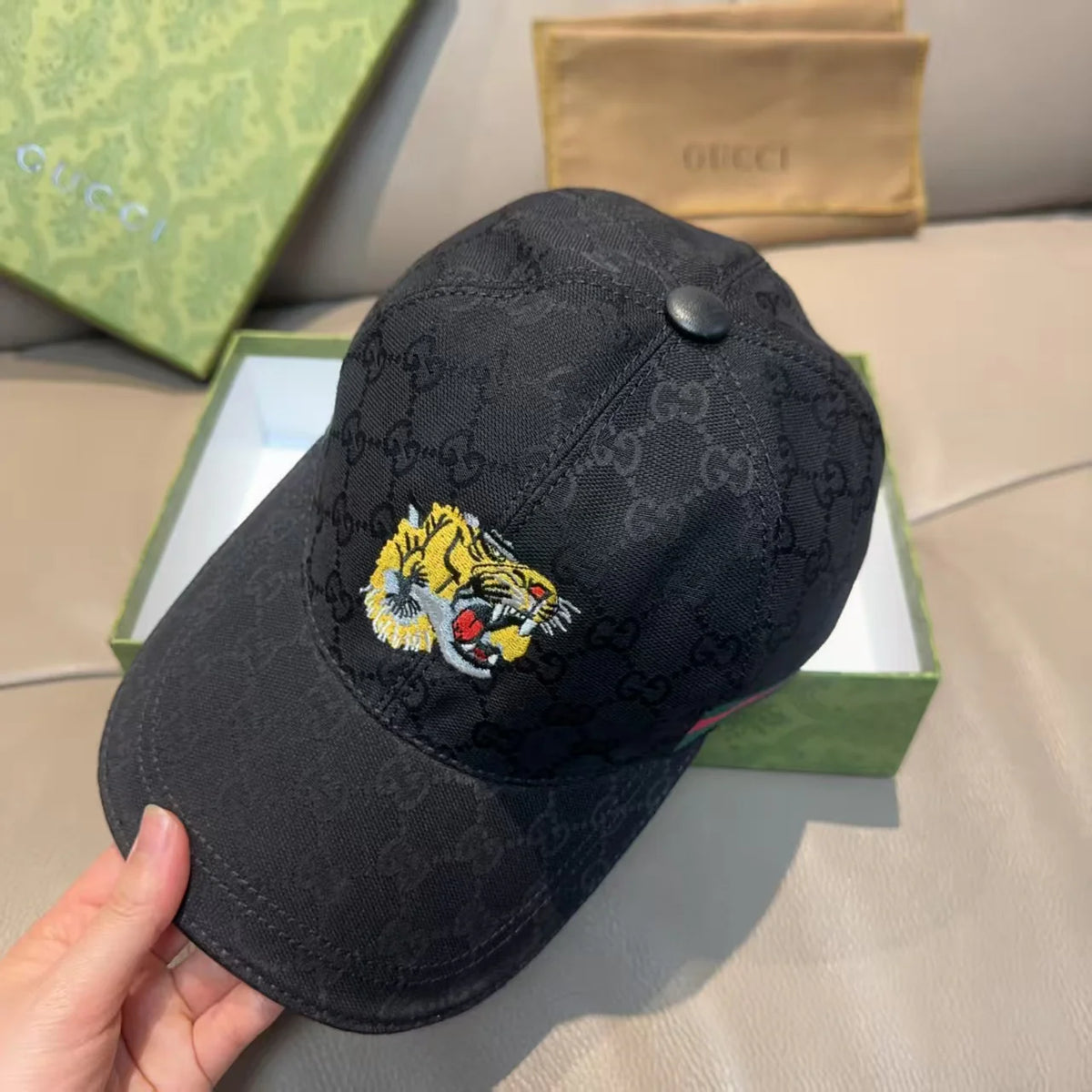 New embroidered baseball cap