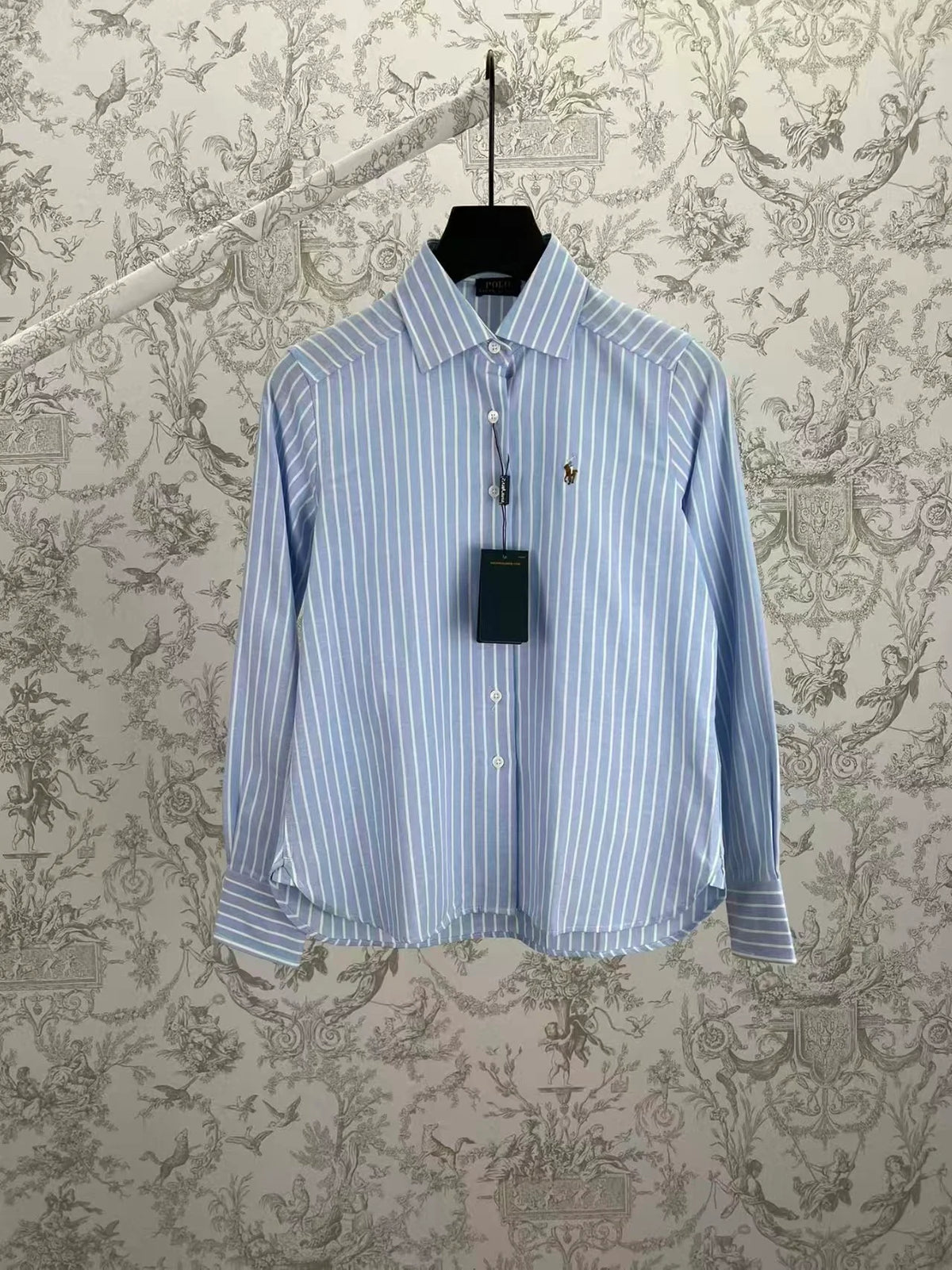 New vertical striped long sleeved shirt