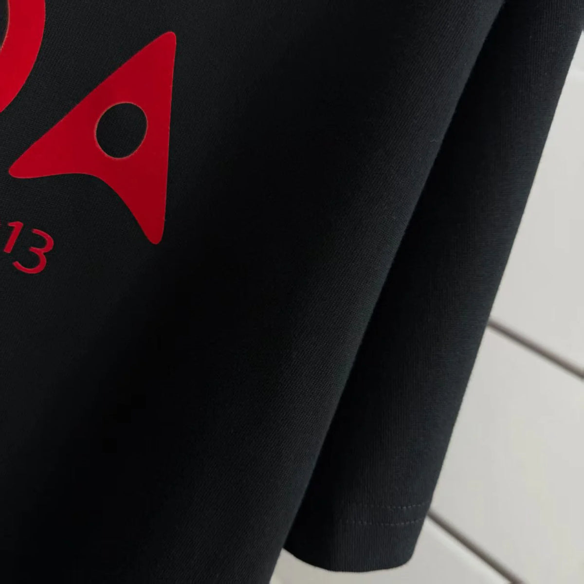 Letter flocking short sleeved T-shirt