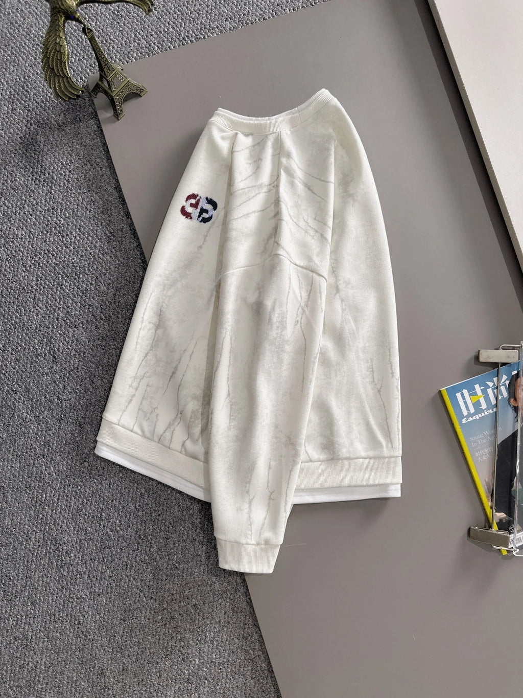 New round neck sweatshirt with long sleeves