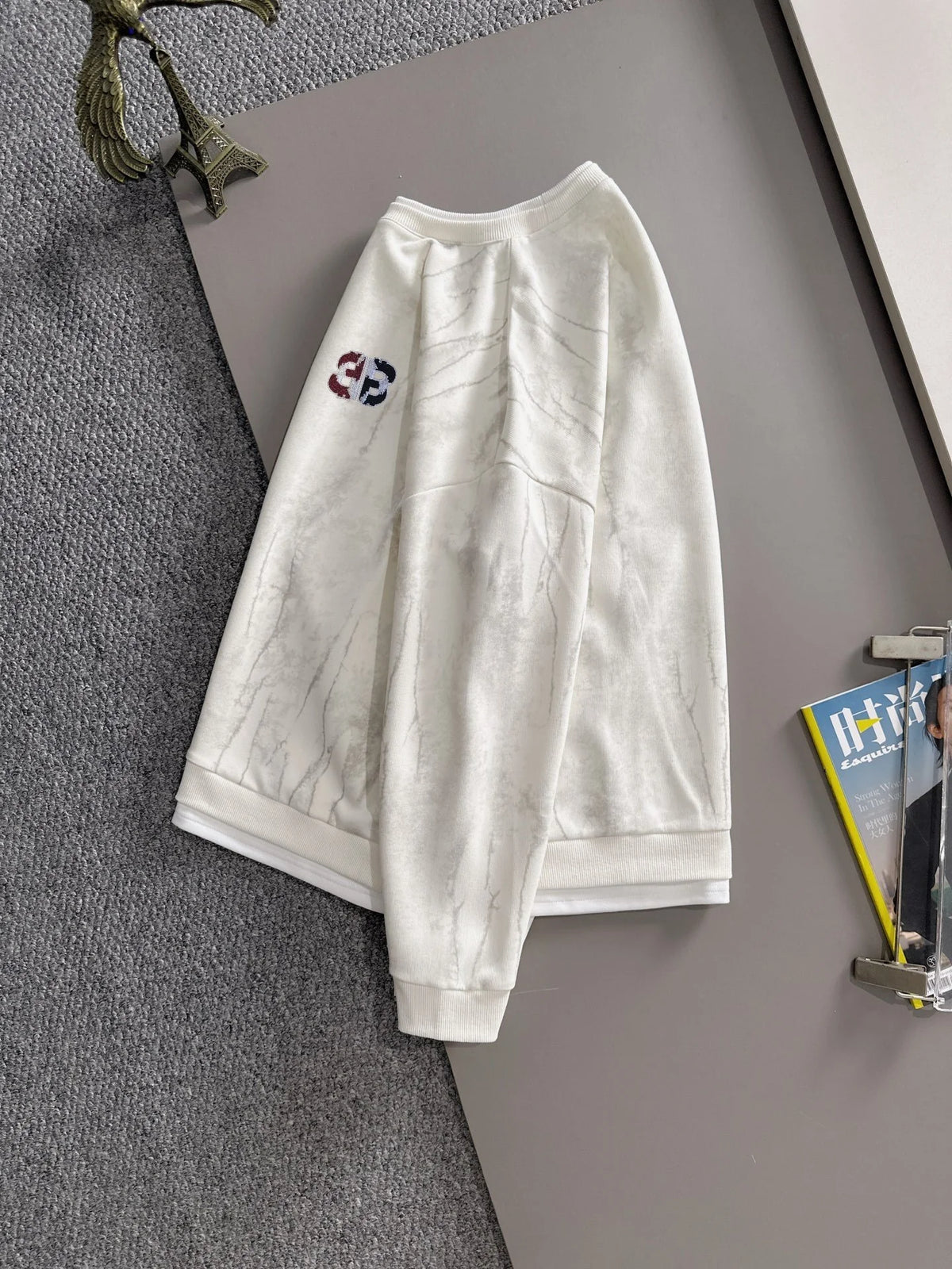New round neck sweatshirt with long sleeves