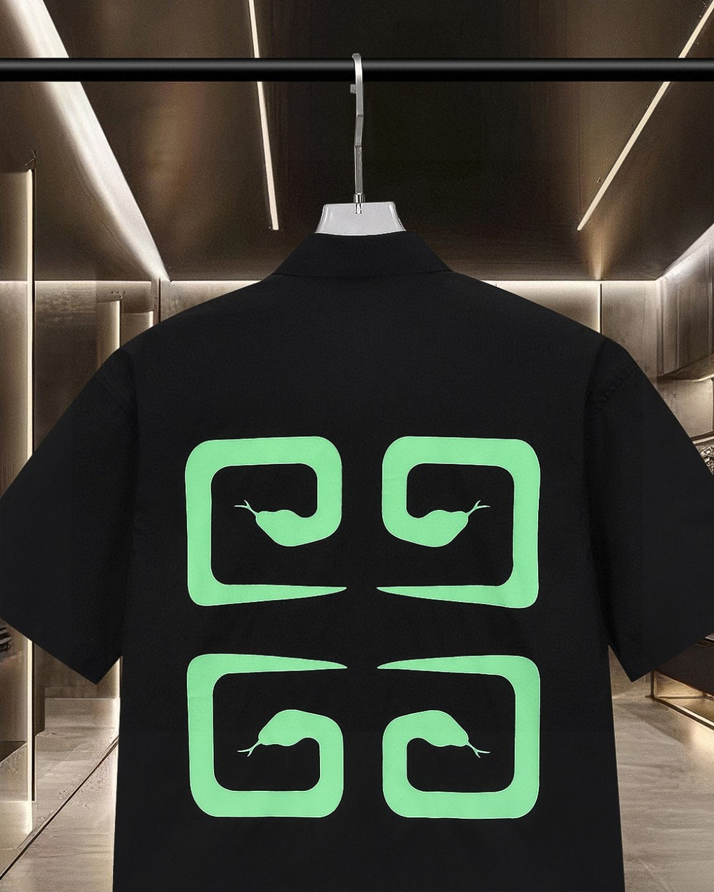 Thick rubber short sleeved shirt on the back of the chest