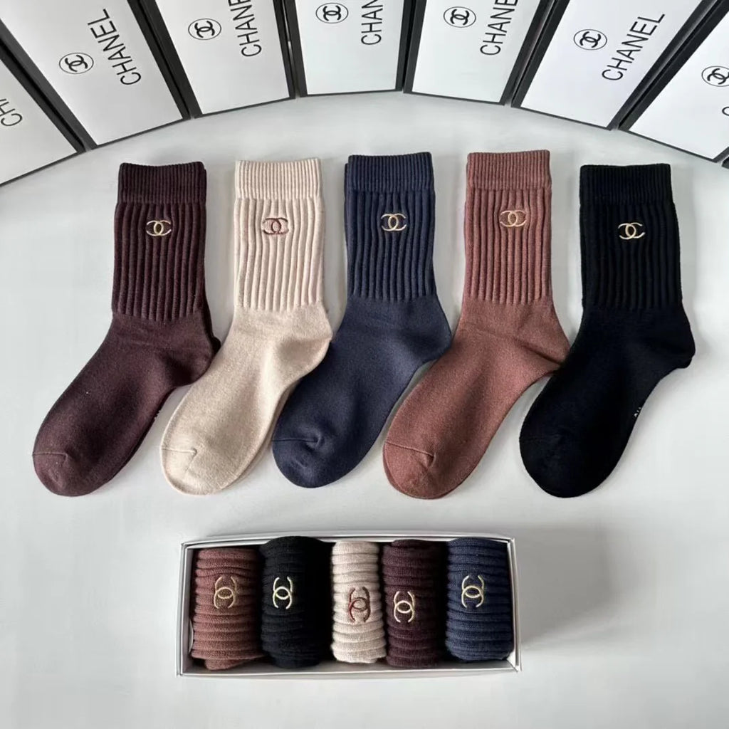 New embroidered pile socks