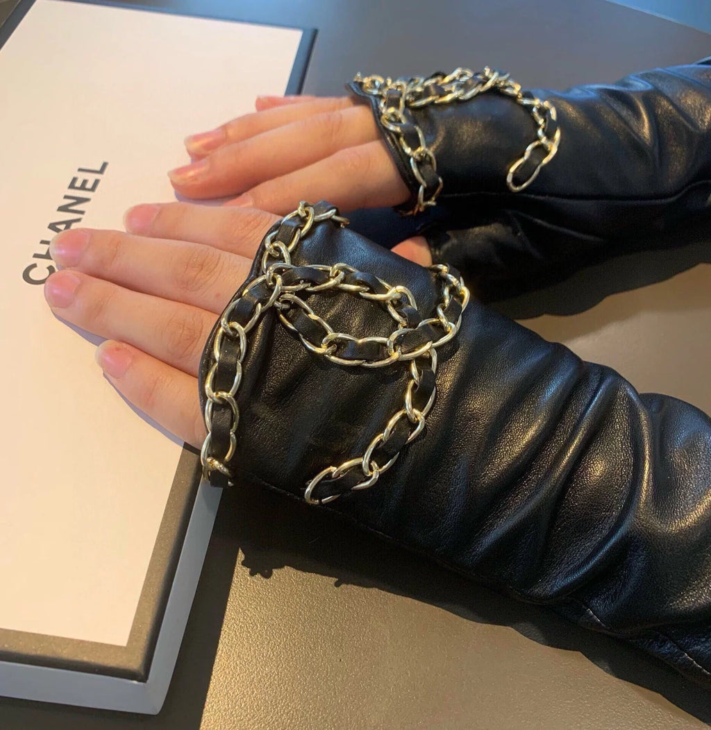 Female hot item with exposed fingers and long sleeves gloves