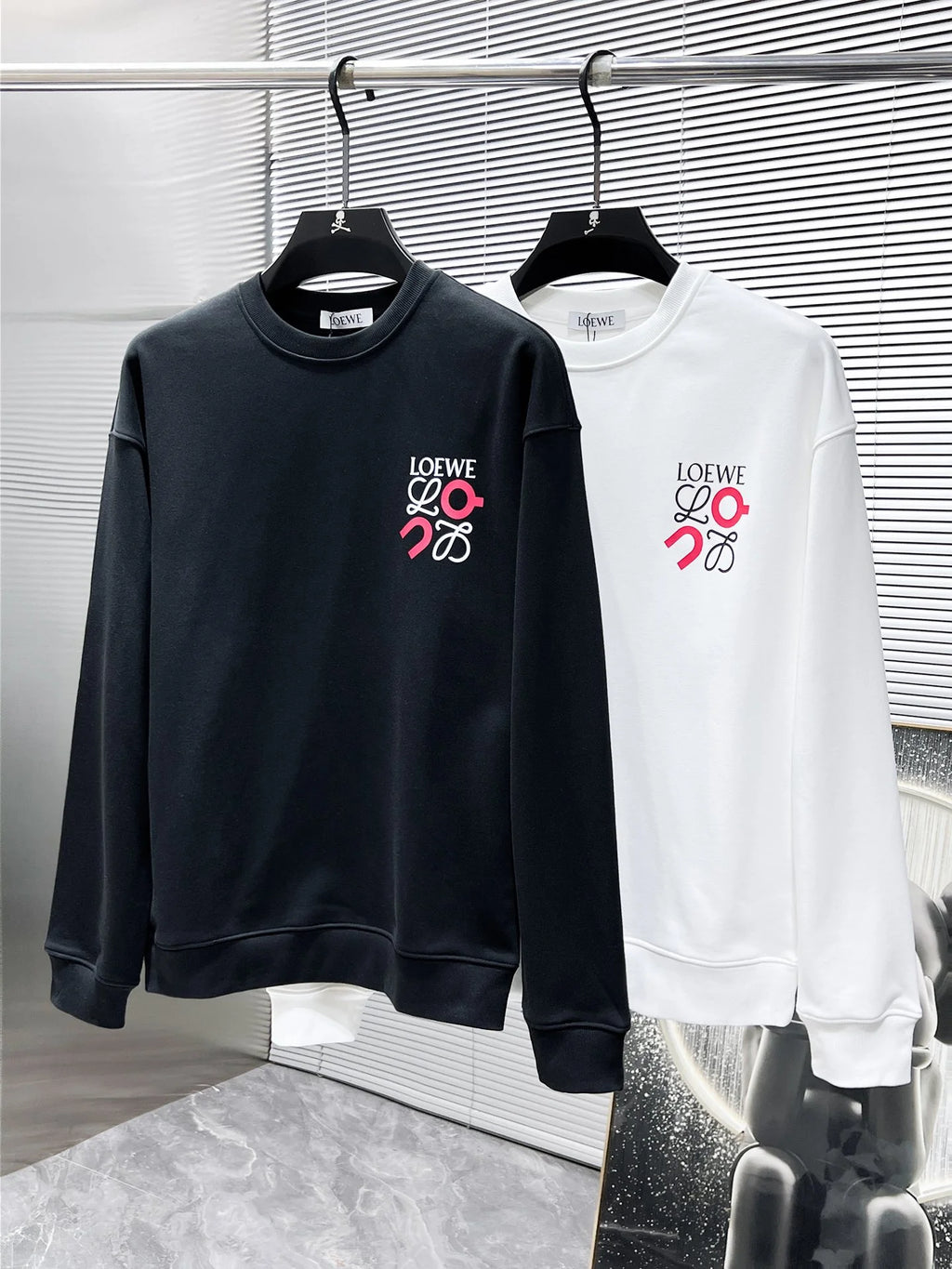New long sleeved round neck sweatshirt
