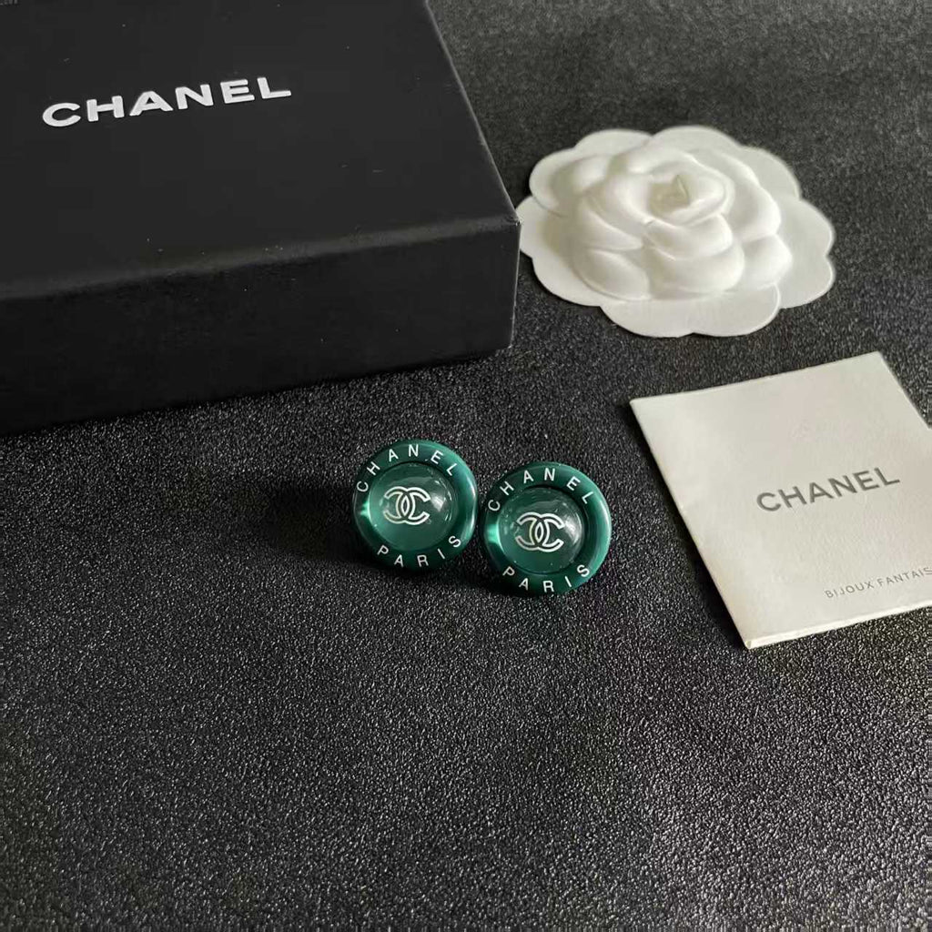 New round letter earrings