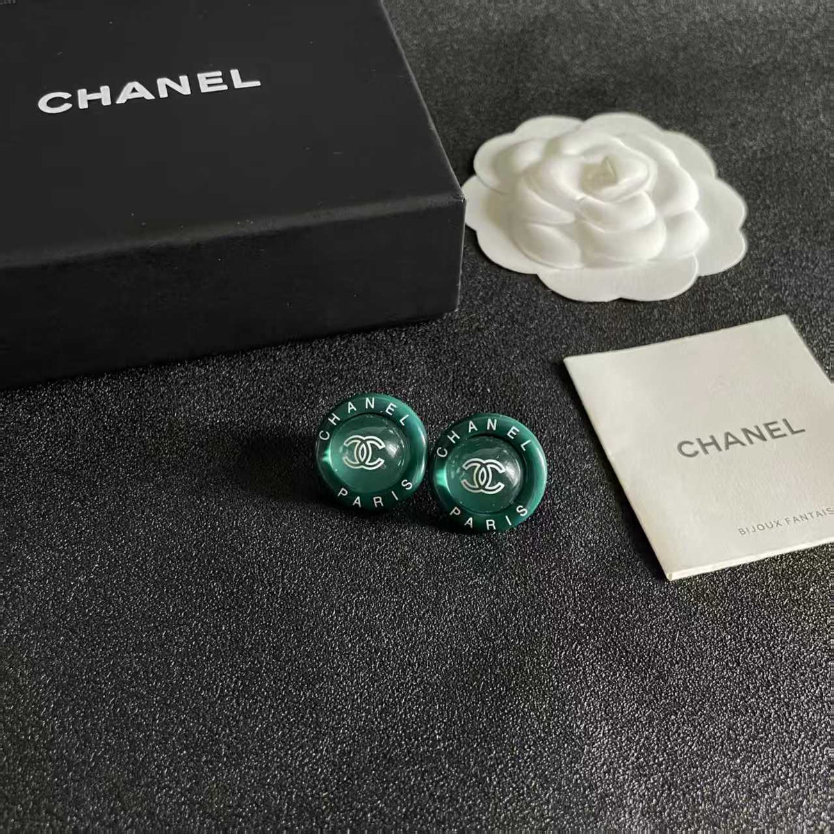 New round letter earrings