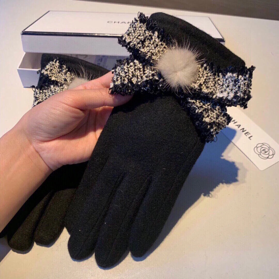 New wool gloves