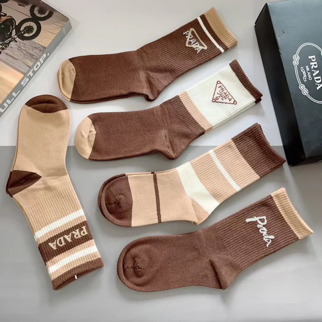 New triangular logo letter socks
