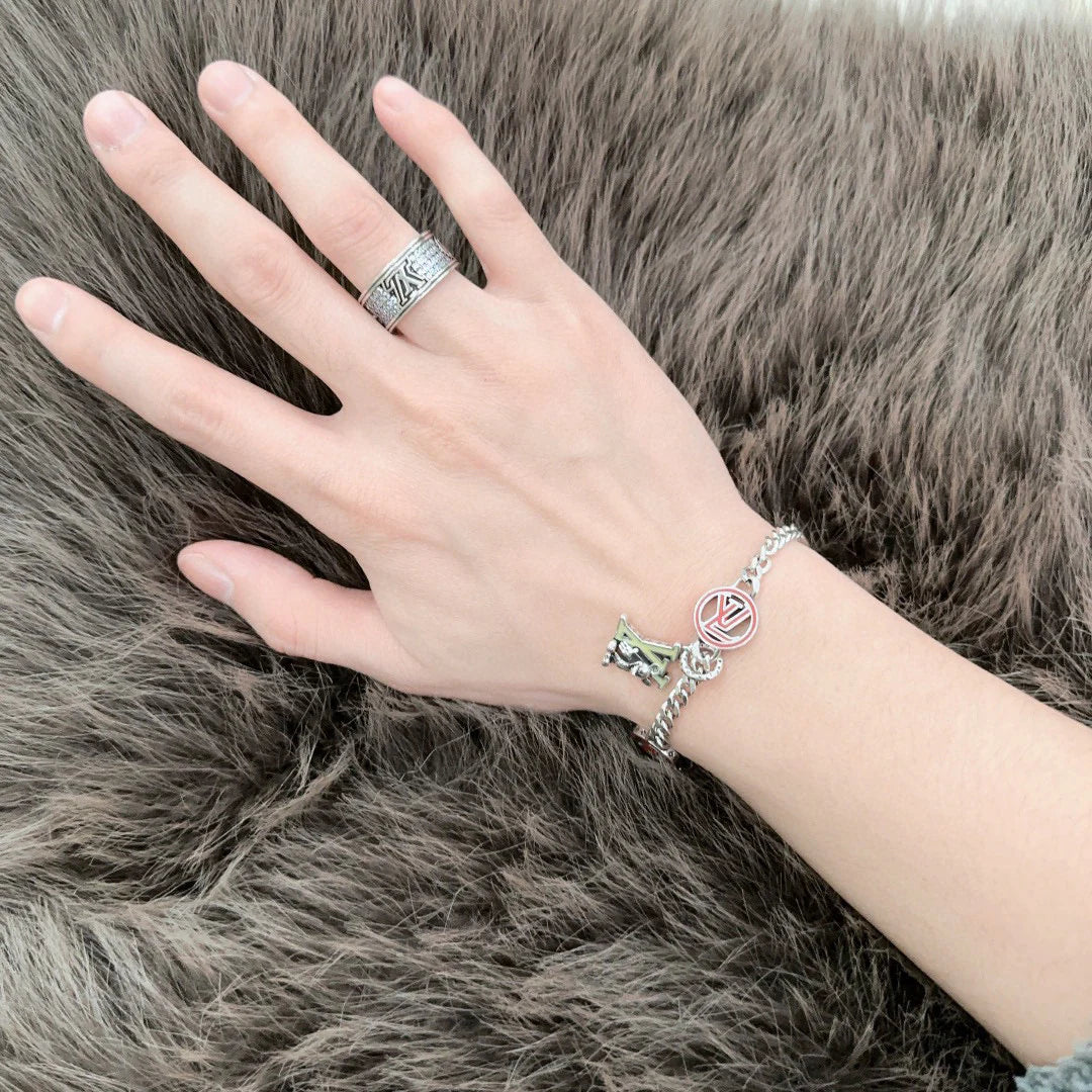 Retro and trendy fashion bracelet