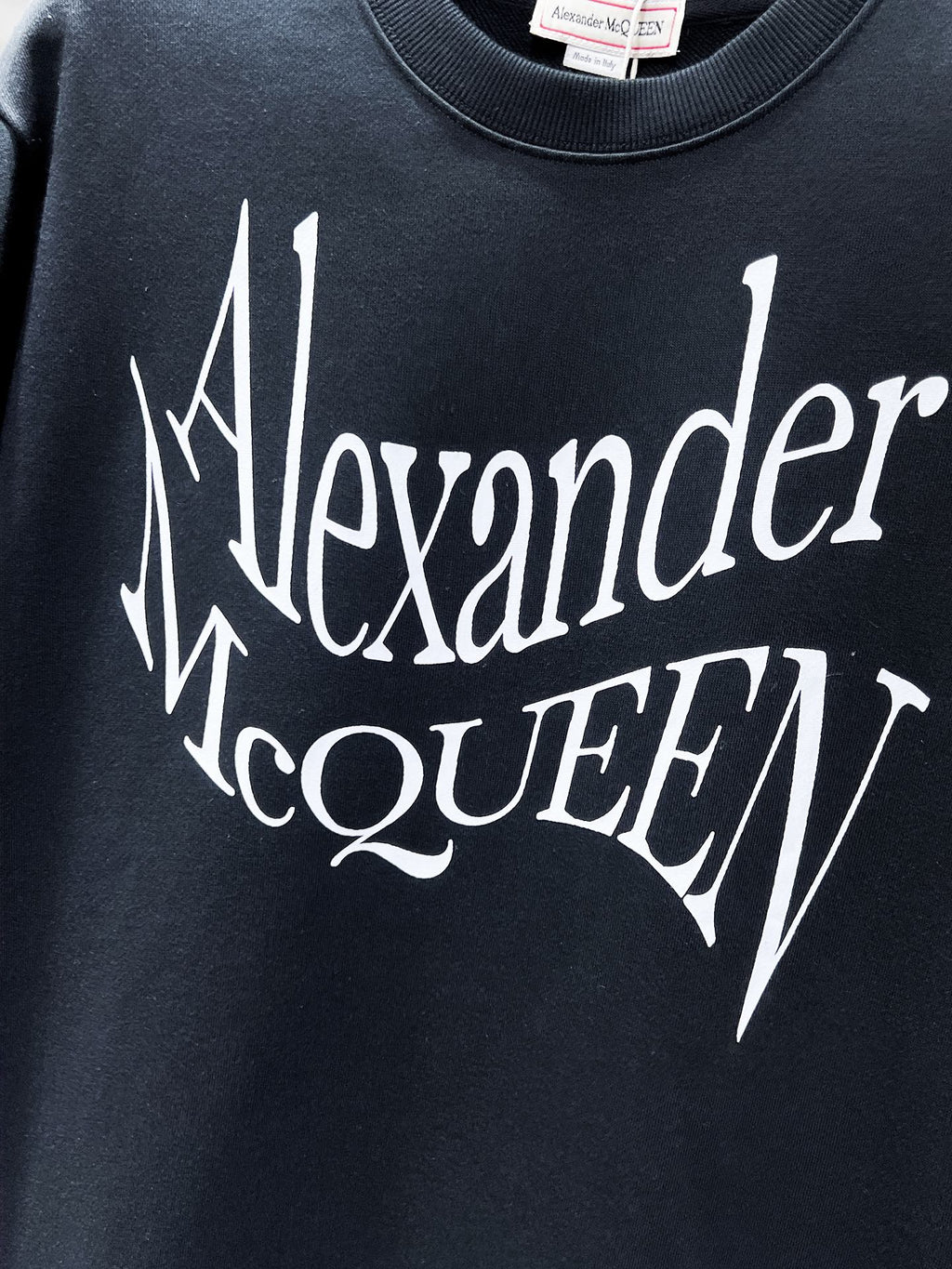 New long sleeved round neck sweatshirt