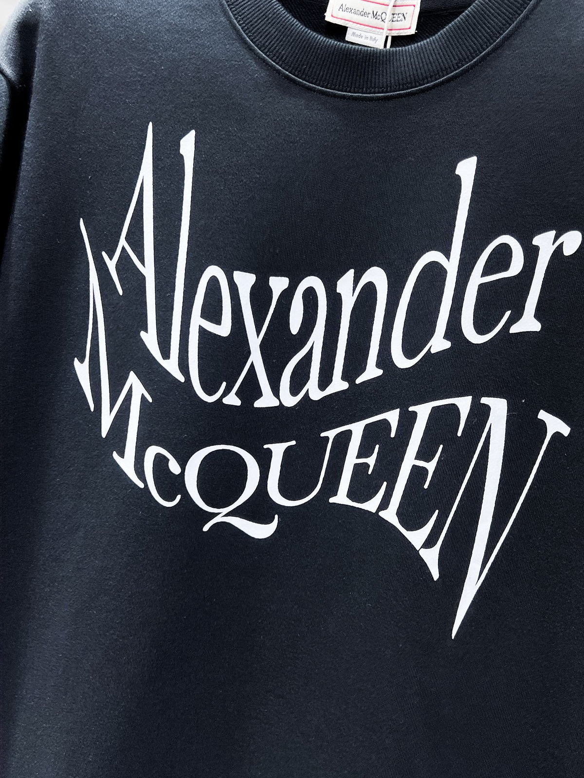 New long sleeved round neck sweatshirt