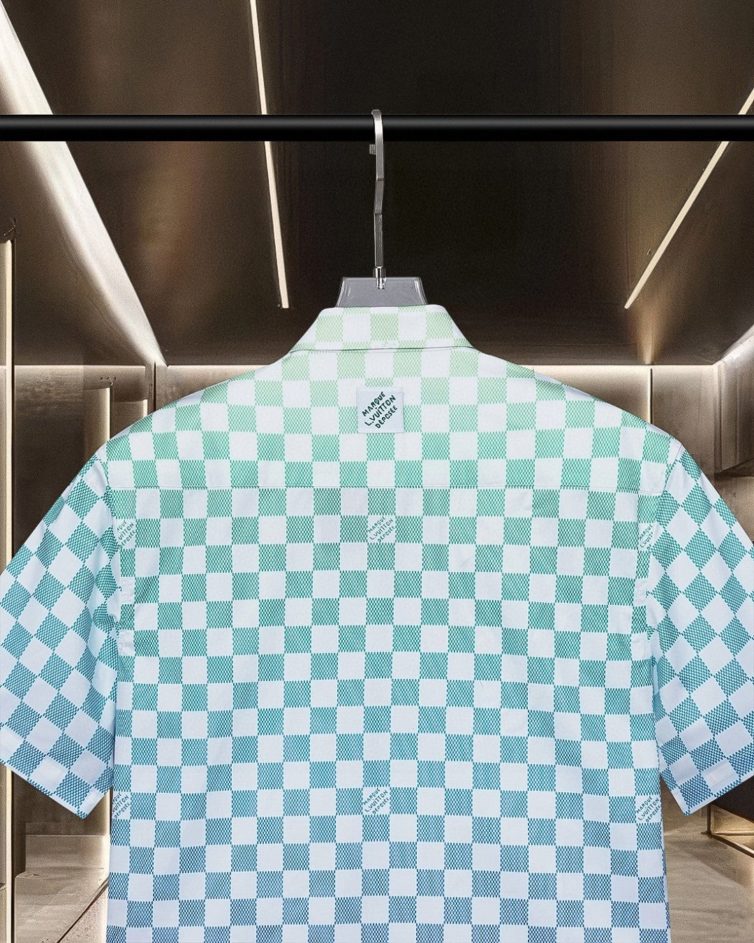 Gradient checkerboard digital printed short sleeved shirt