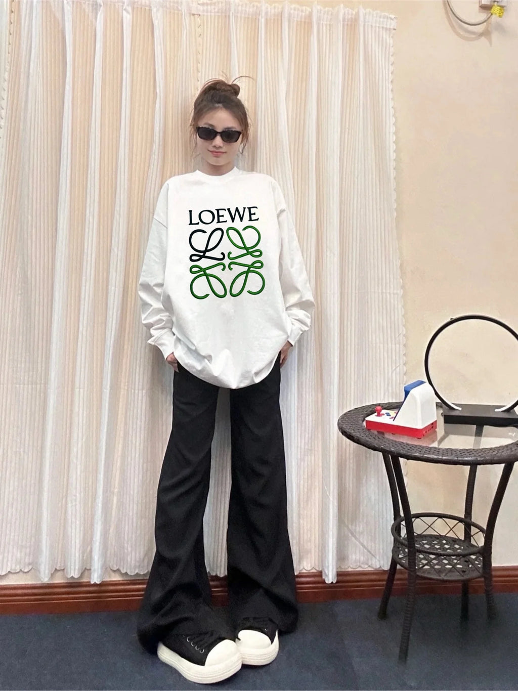 Embroidered letter logo, unisex long sleeved design