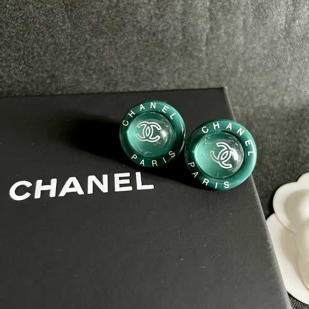 New round letter earrings