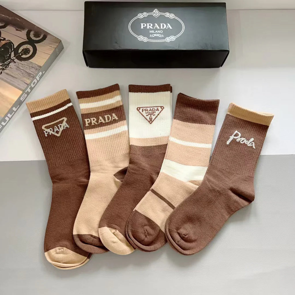 New triangular logo letter socks
