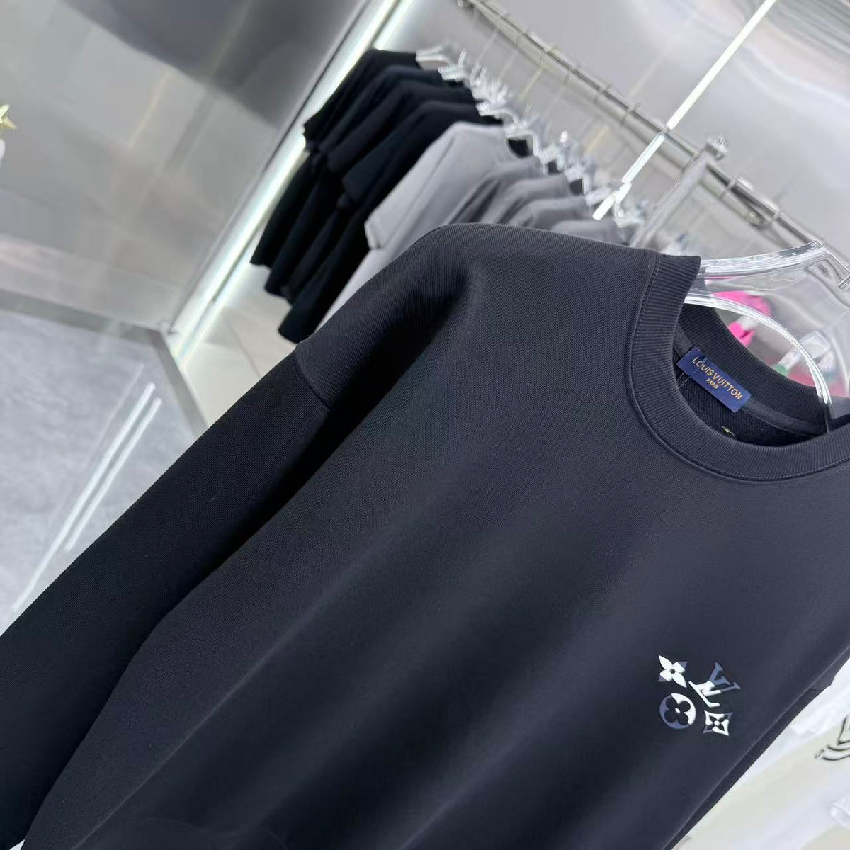 Autumn and winter new round neck long sleeved sweatshirt
