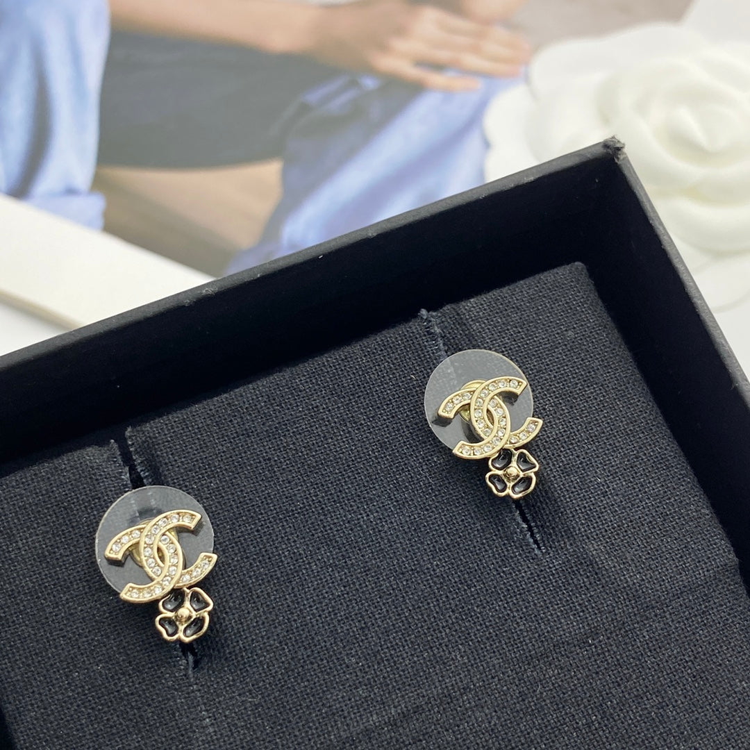 Black enamel clover full diamond earrings