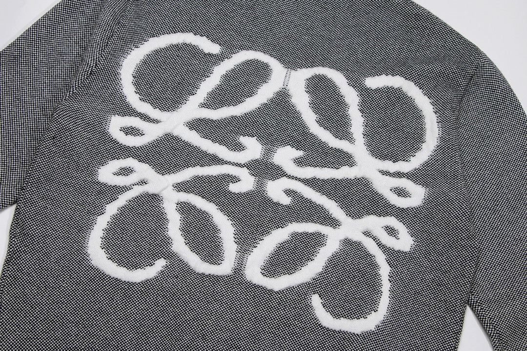 Customized cardigan with heavy craftsmanship