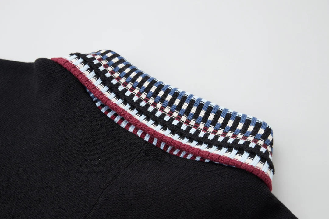 Knitted zipper jacket with grid collar and letter stickers
