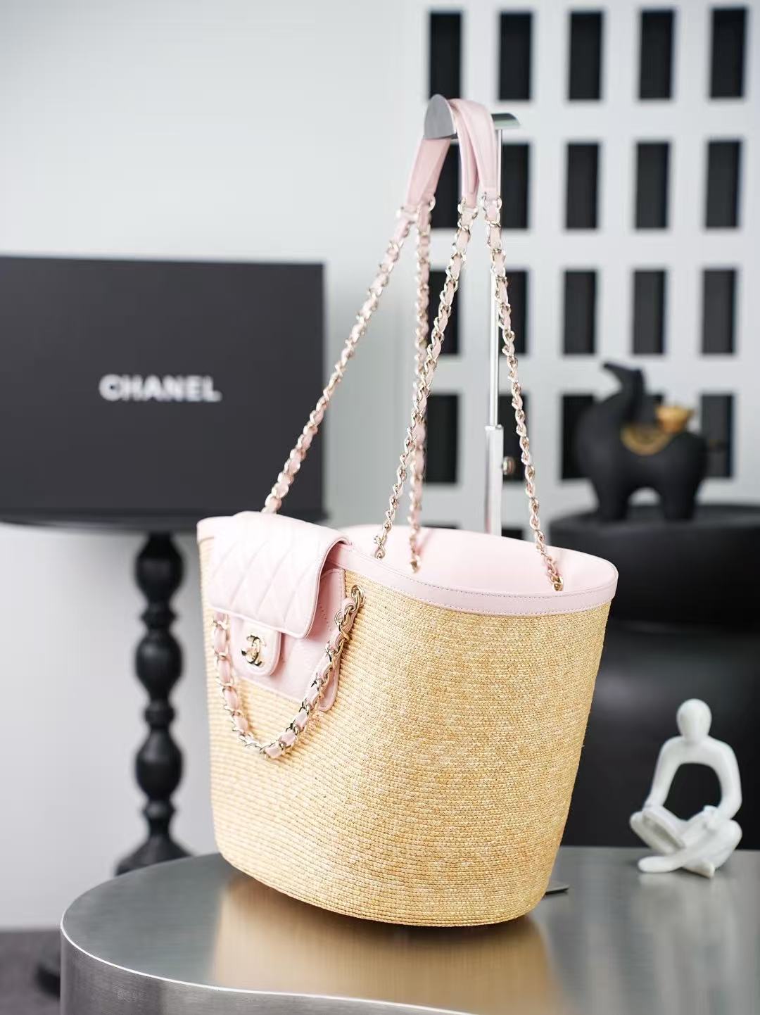 2026 Shopping Bag Beige Pink Straw Lambskin