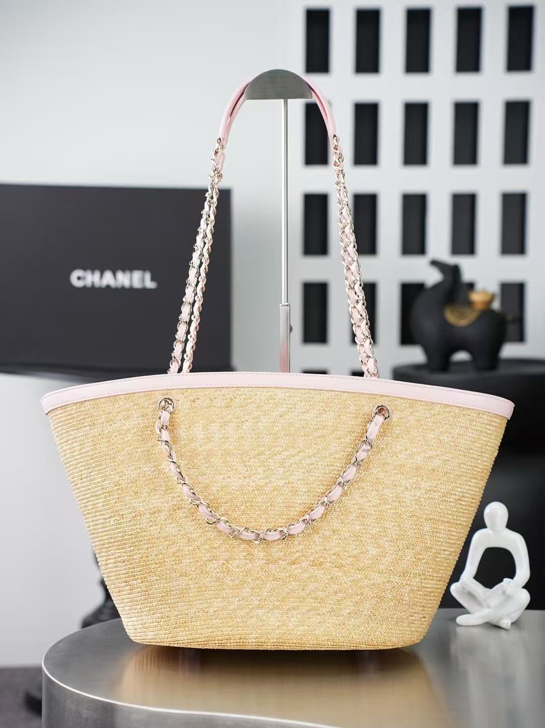 2026 Shopping Bag Beige Pink Straw Lambskin