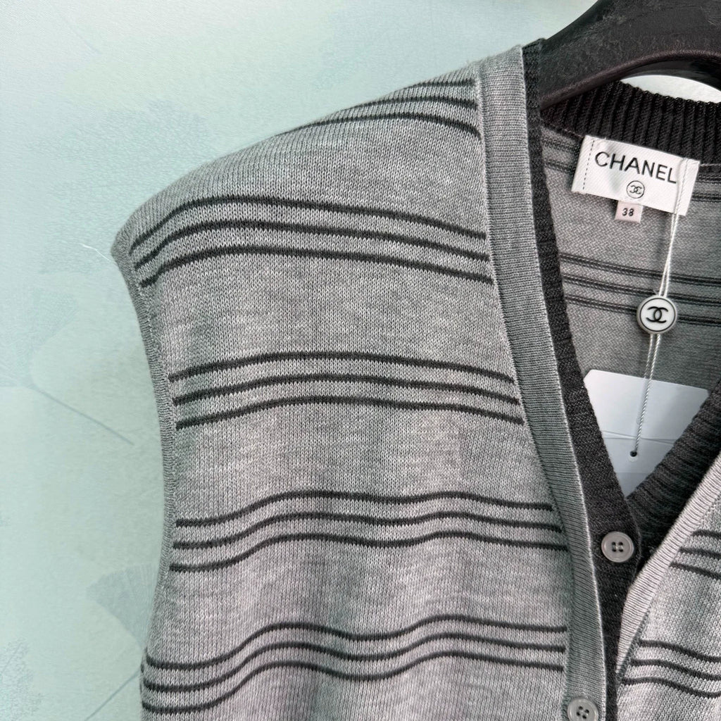 26Early Autumn V-Neck Cardigan