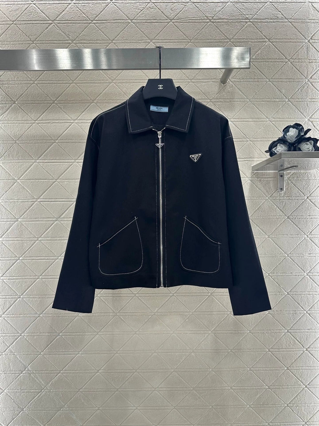 P 25 Zippered Outline Lapel Jacket