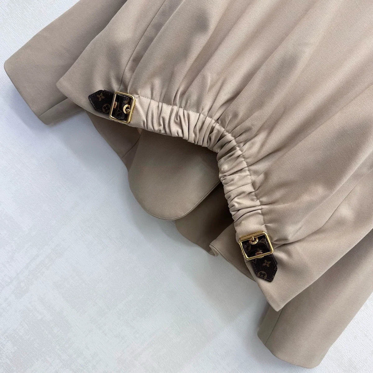 26 New Leather Buckle Pleated Blazer