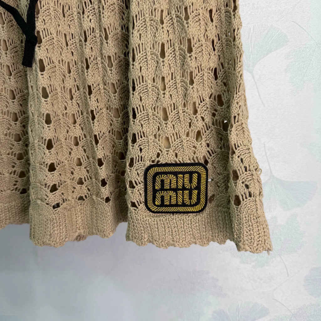 26Cut-Out Knit Set