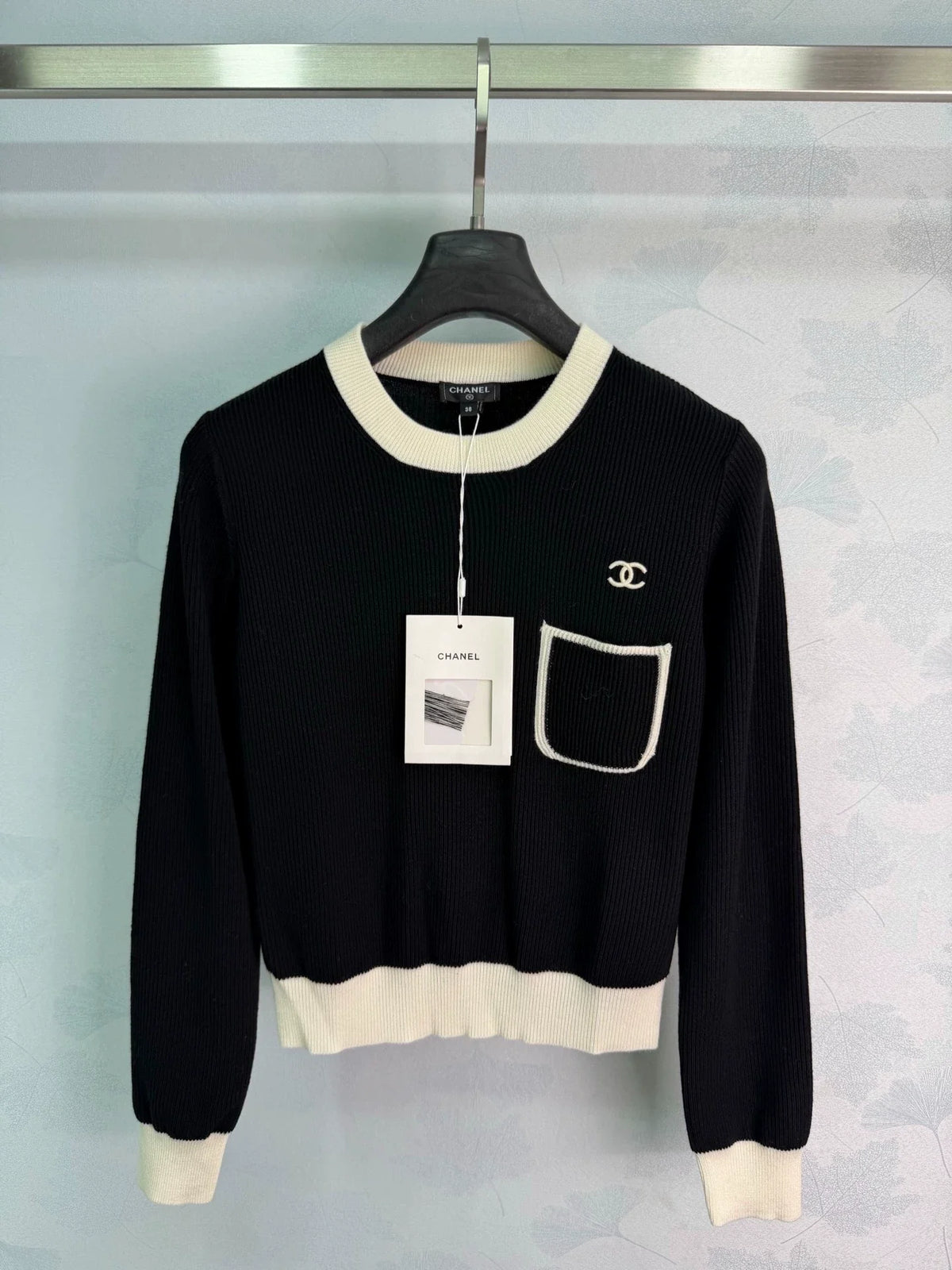 26 Early Autumn New Classic Black and White Contrast Knit Sweater