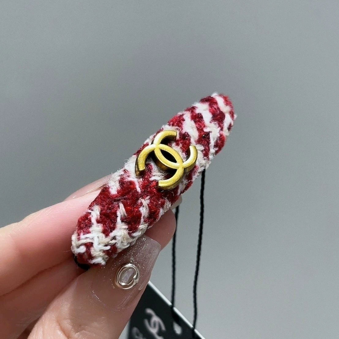 Red duckbill clip