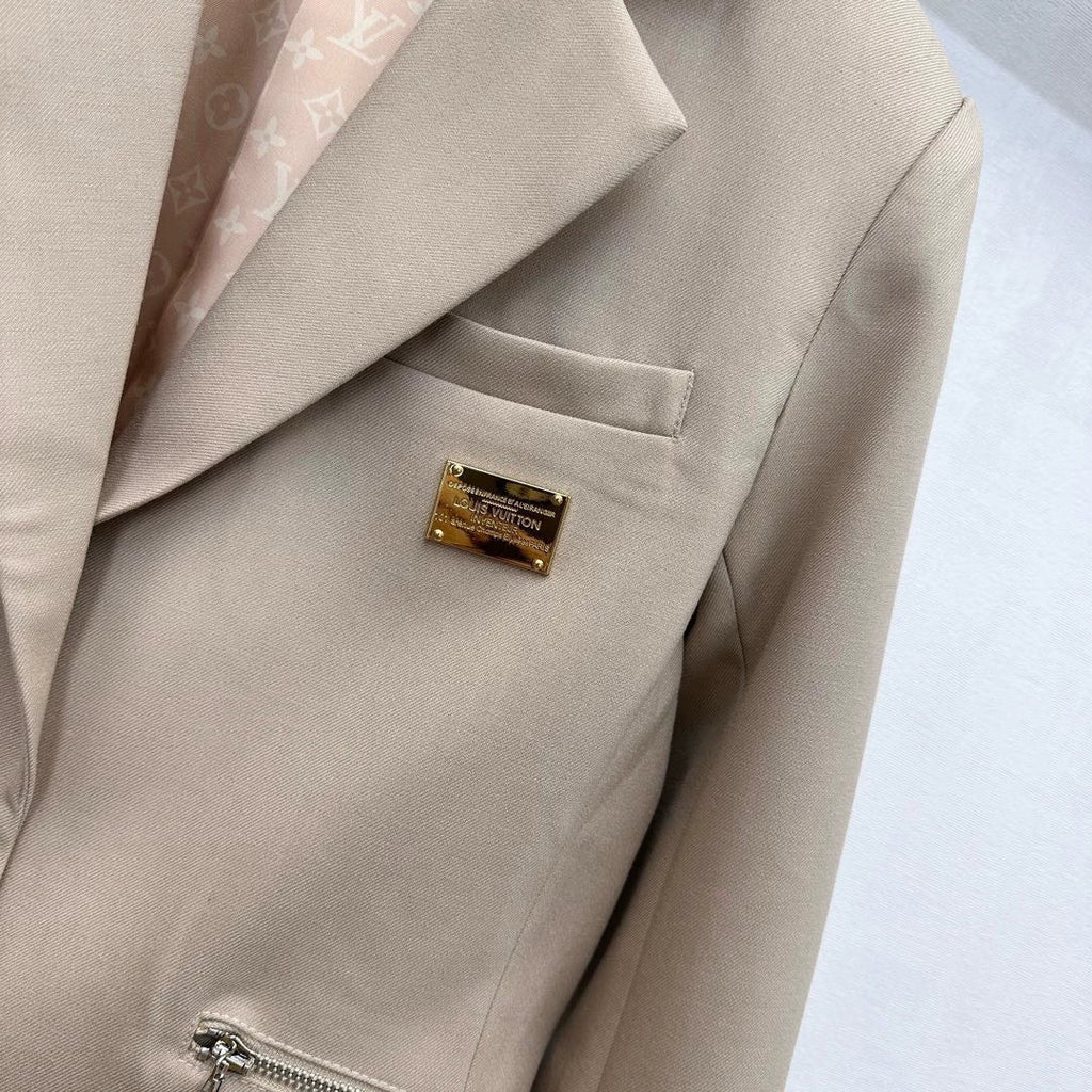 26 New Leather Buckle Pleated Blazer