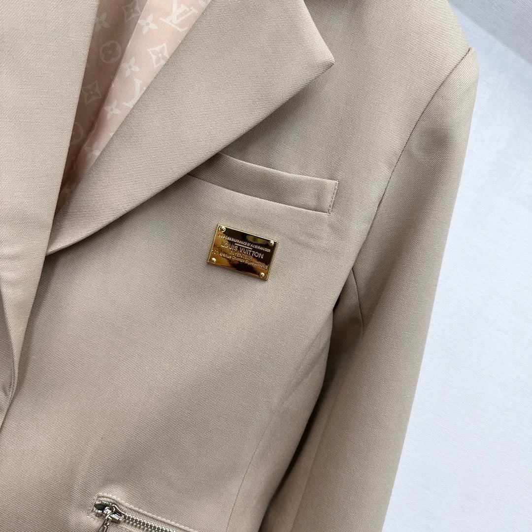 26 New Leather Buckle Pleated Blazer