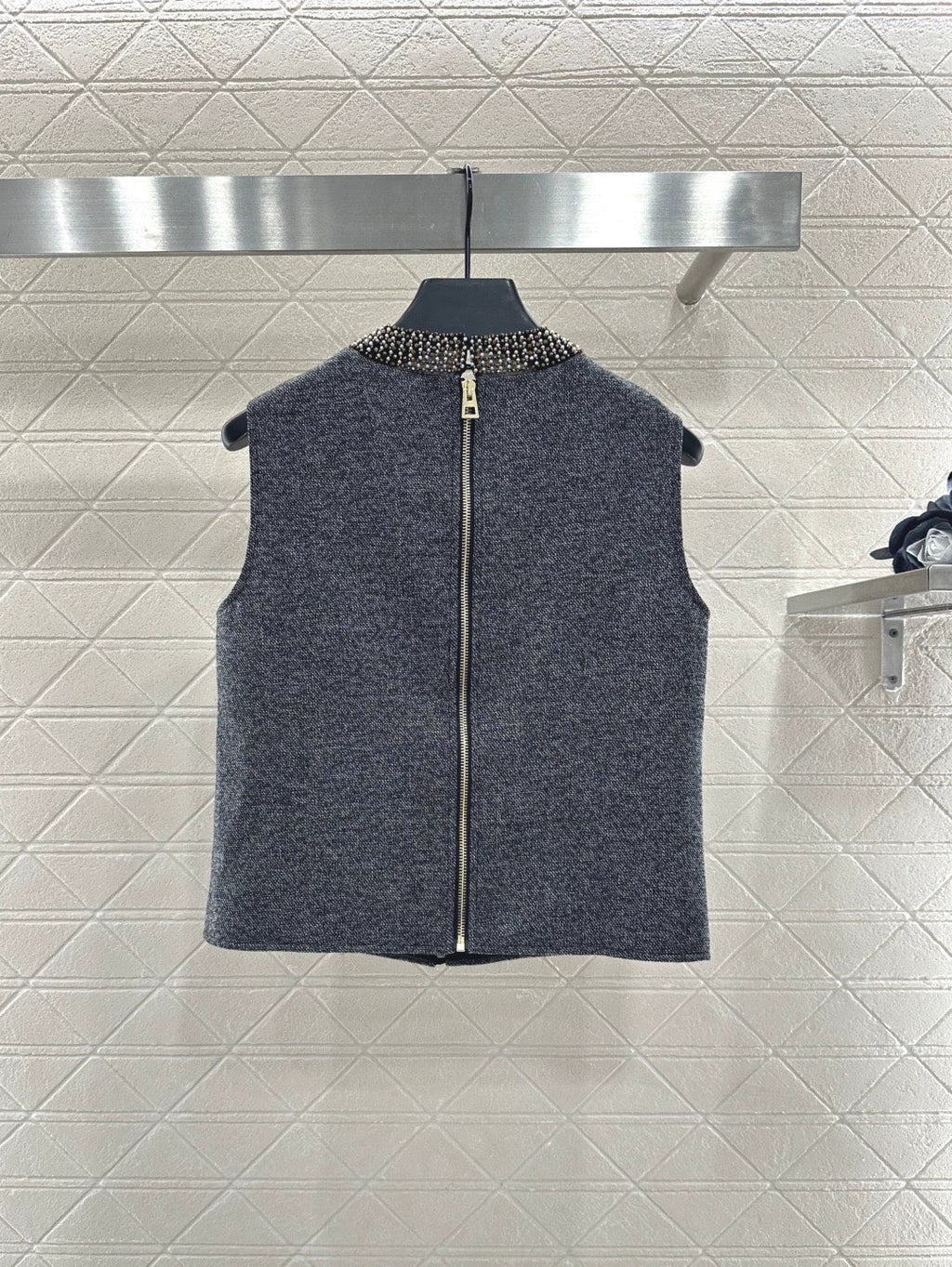 25fw Sleeveless top and skirt set