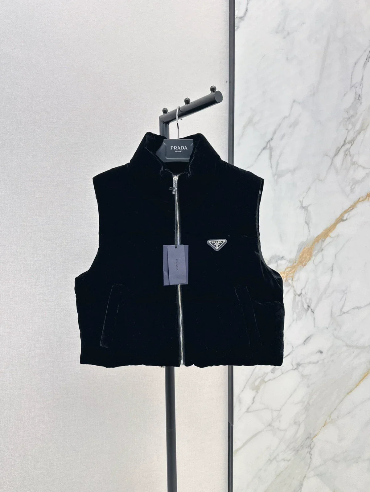 25 Small stand collar velvet down vest