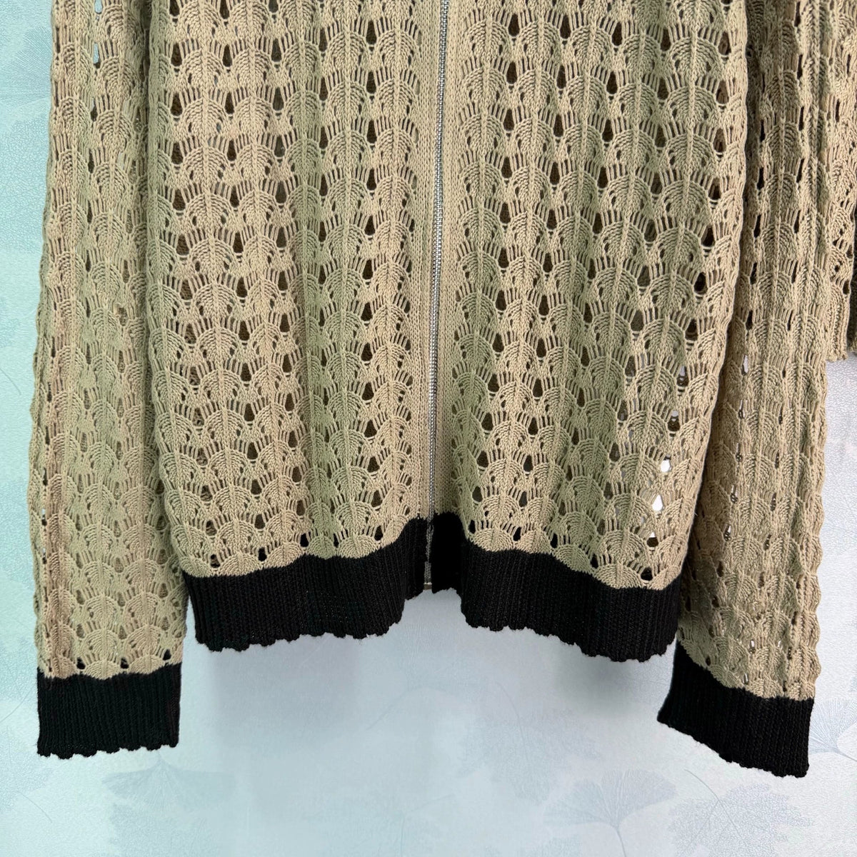 26Cut-Out Knit Set