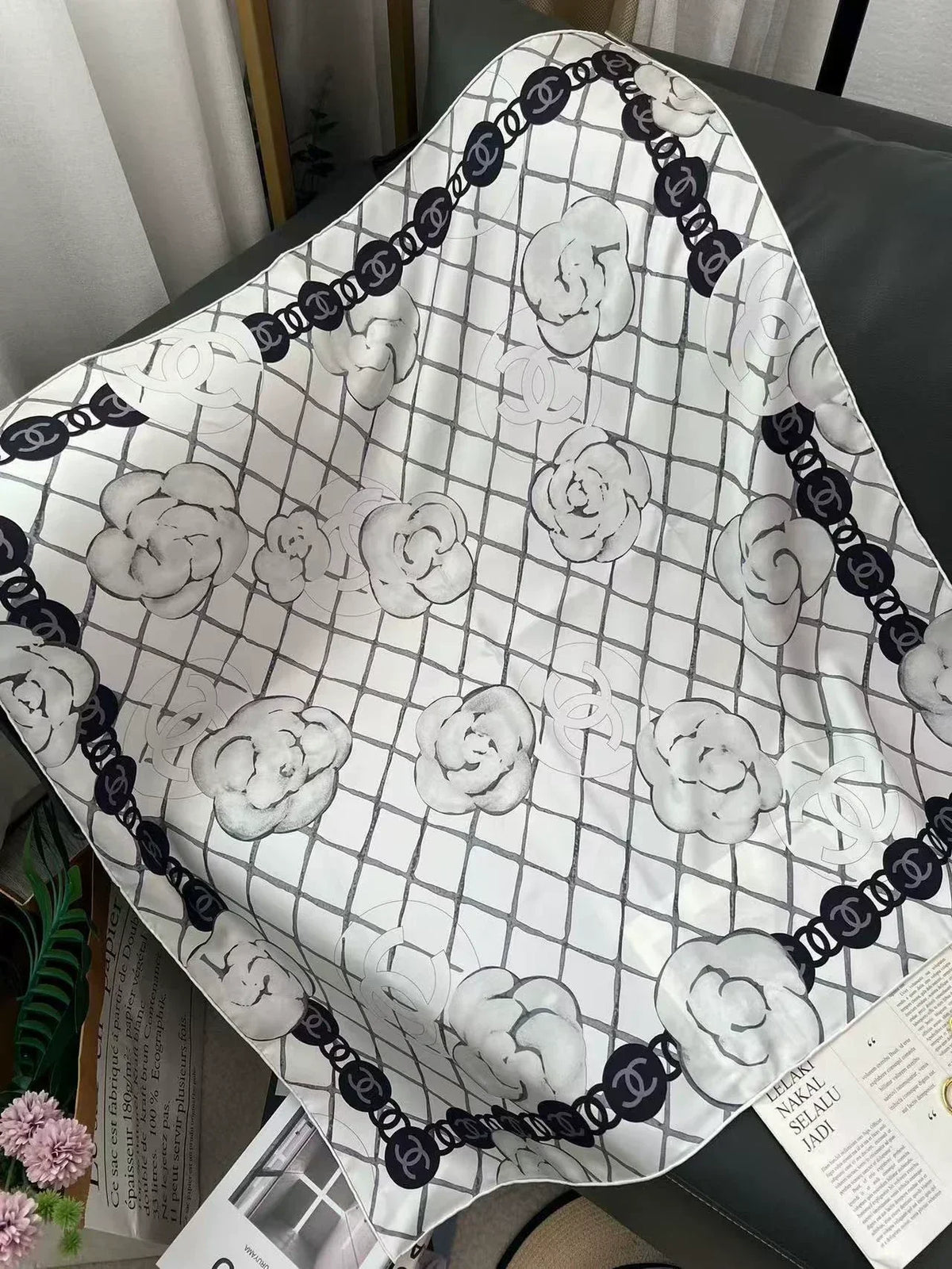 C 25 Camellia Scarf（pink/white）