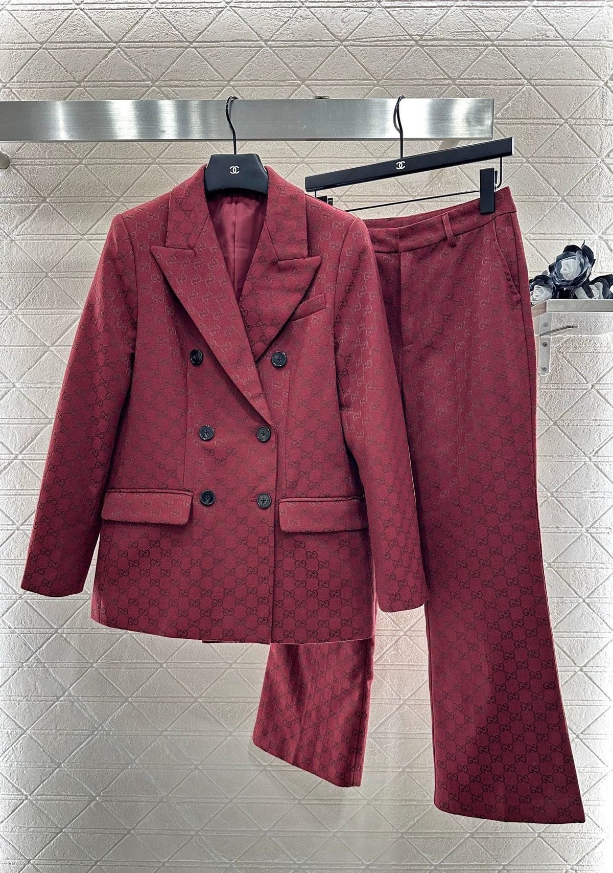 25 Double-breasted suit trousers