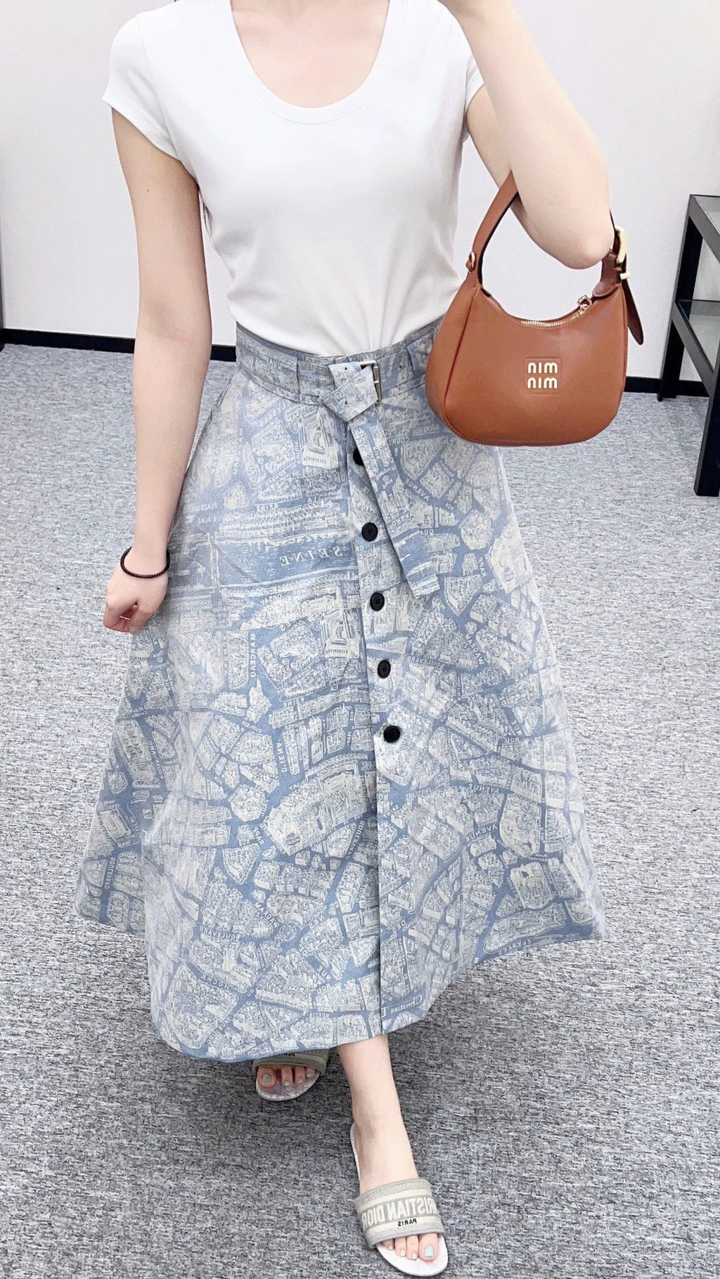 D 25 Jacquard belt and flared skirt