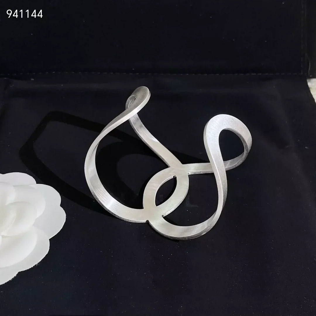 Silver three-dimensional wide bracelet