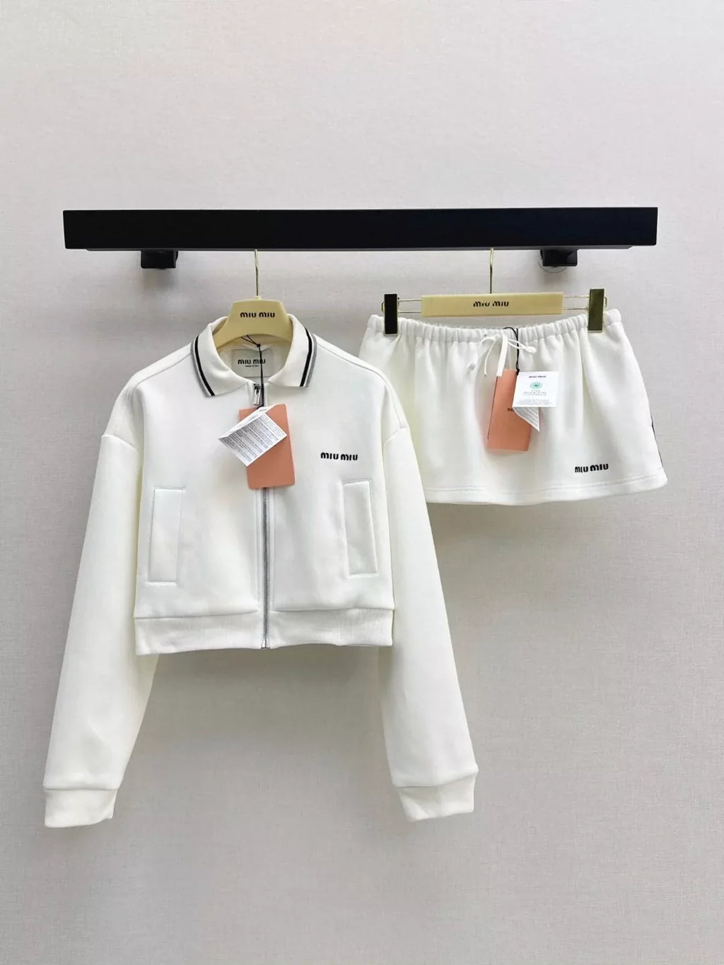 25 zipper jacket and skirt suit