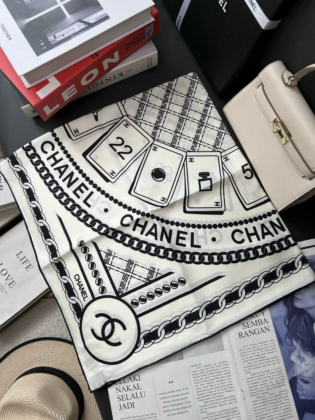 C 25 Black and White Cards Tessellations Scarves