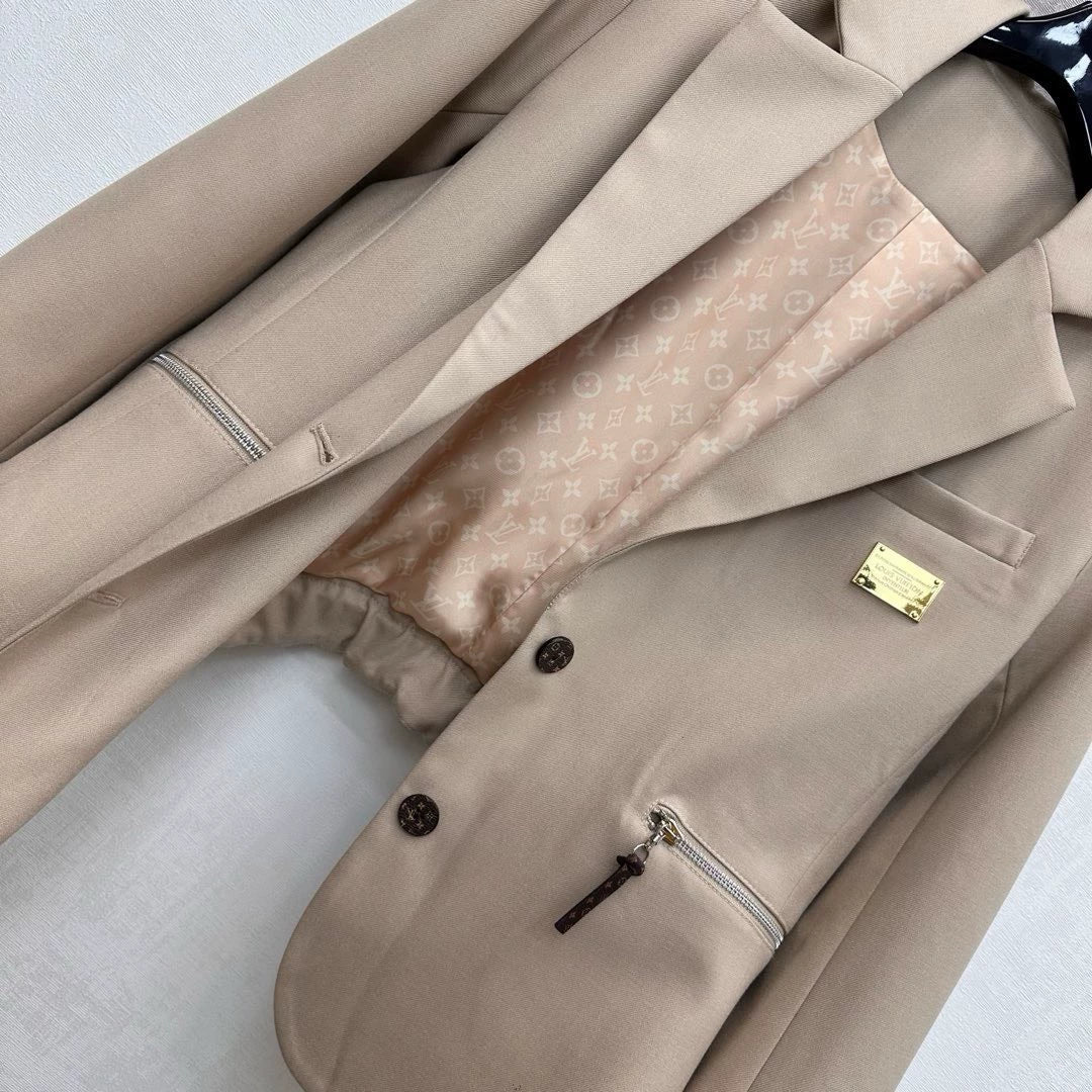 26 New Leather Buckle Pleated Blazer