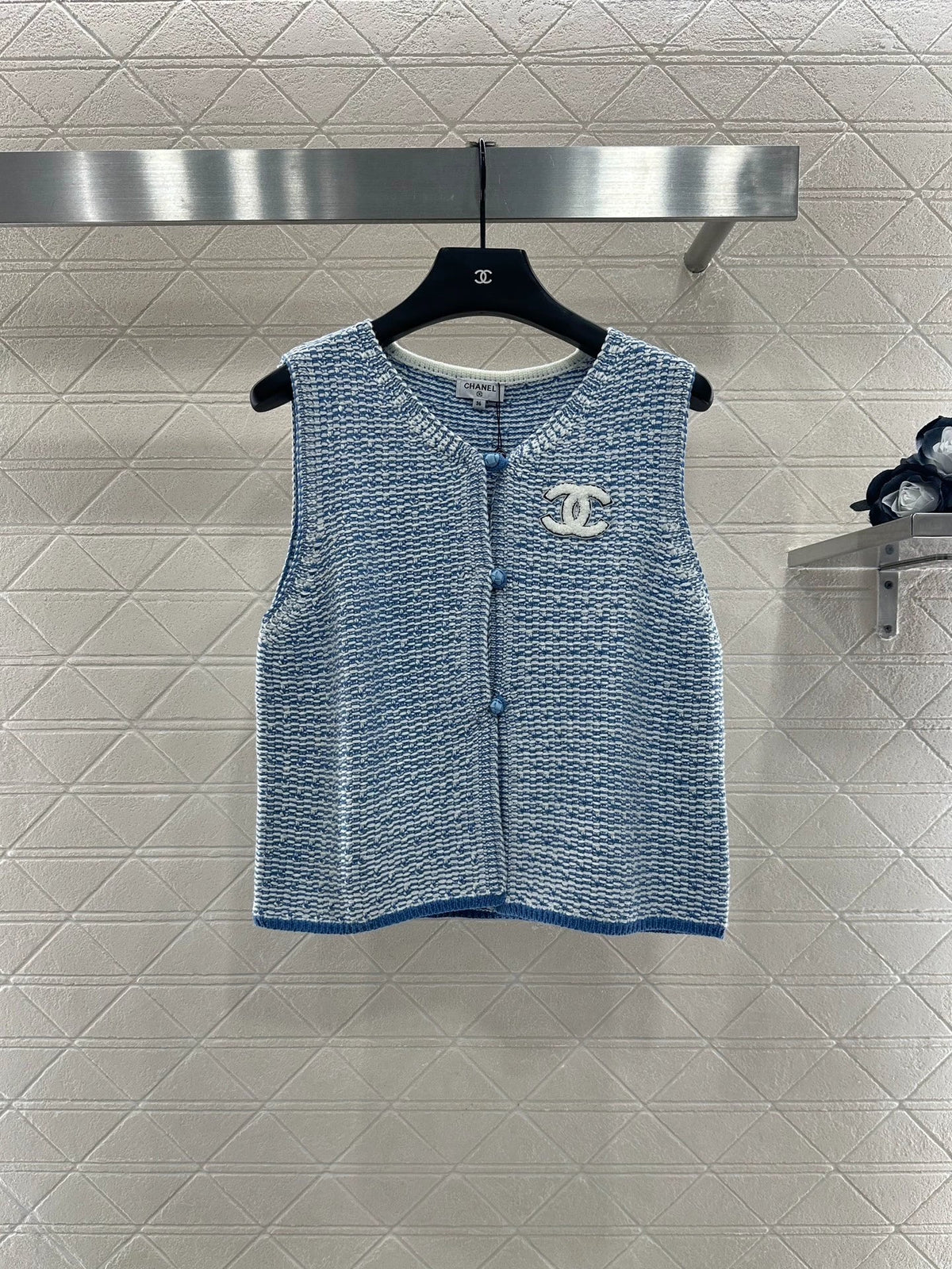 25fw Knitted vest with buckle