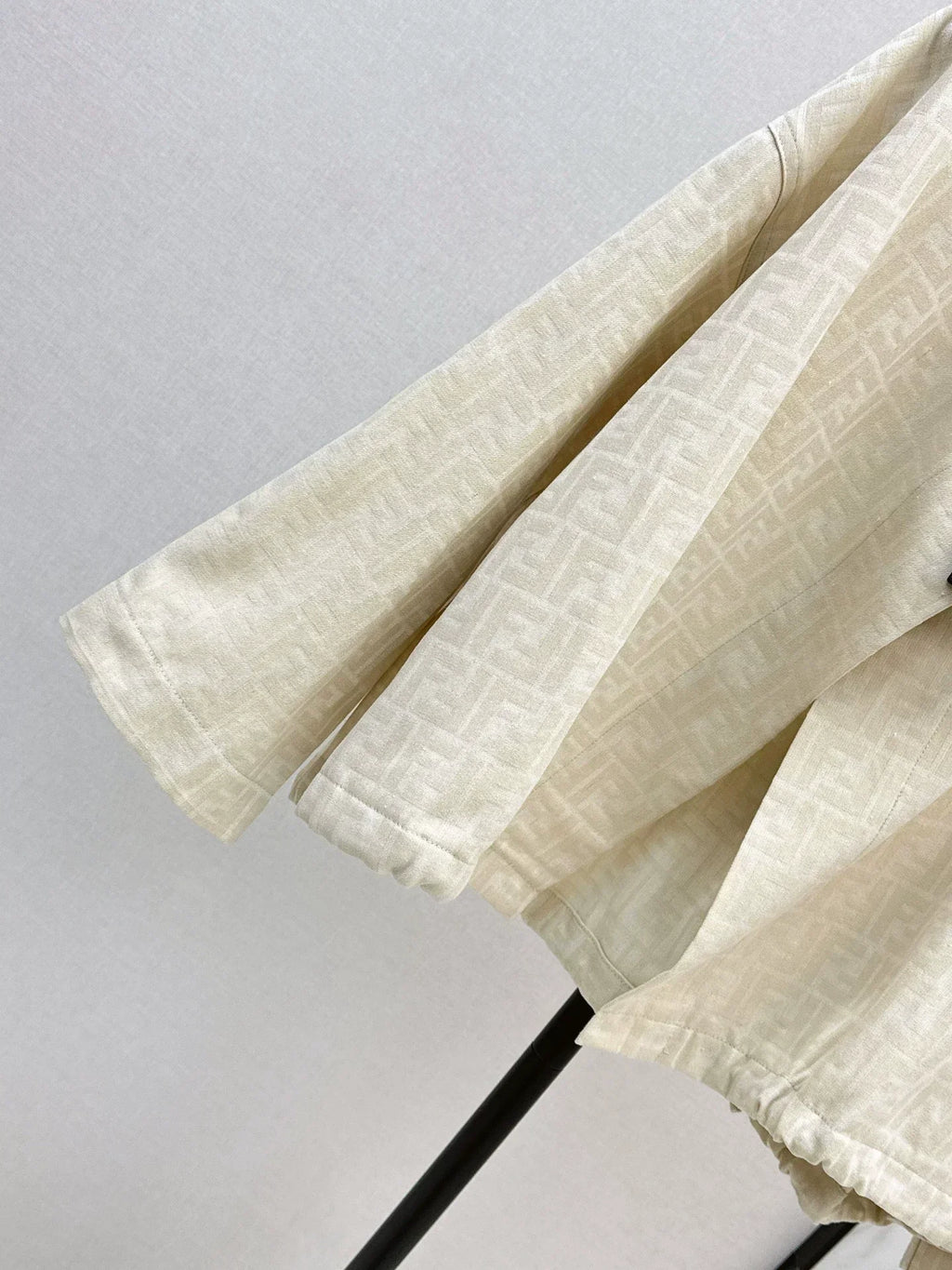 25fw letter print cape coat